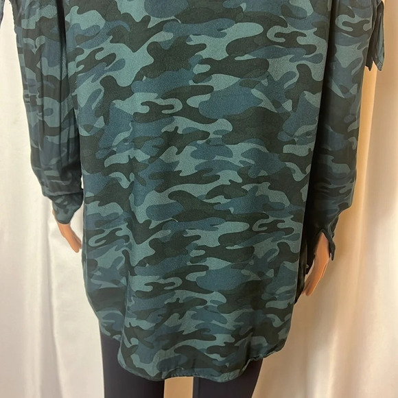 Rock & Republic Button Down Camouflage Western Ruffle Size M Longsleeve Fall - Picture 9 of 13